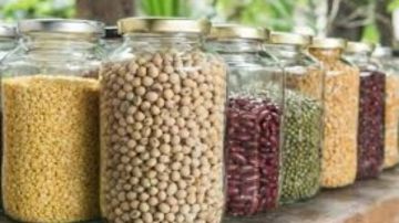 أخطاء تخزين البقوليات تسبب العفن والحشرات.. احذري هذه الطرق الشائعة في مطبخك