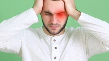 الجفاف سبب خفي للصداع المتكرر .. كيف يؤثر نقص شرب الماء على الدماغ؟ الجفاف سبب خفي للصداع المتكرر .. كيف يؤثر نقص شرب الماء على الدماغ؟