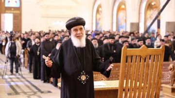 الشباب والشابات يلتقون الأنبا بفنوتيوس لمناقشة قضايا الحياة الروحية والعملية الشباب والشابات يلتقون الأنبا بفنوتيوس لمناقشة قضايا الحياة الروحية والعملية