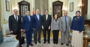 رئيس جامعة القاهرة يستقبل وفد وزارة الخارجية المصرية للشئون الإفريقية رئيس جامعة القاهرة يستقبل وفد وزارة الخارجية المصرية للشئون الإفريقية