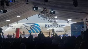 رولز رويس تشيد بشراكتها التاريخية مع مصر للطيران وتهنئها بلقب الأفضل في أفريقيا