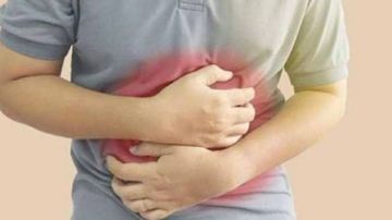 آلام المعدة المتكررة.. متى تكون إنذارا لمرض خطير لا يجب تجاهله؟