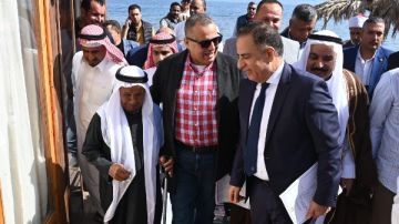 محافظ جنوب سيناء يلتقي مشايخ وعواقل وشباب بدو دهب ويستجيب لمطالبهم محافظ جنوب سيناء يلتقي مشايخ وعواقل وشباب بدو دهب ويستجيب لمطالبهم