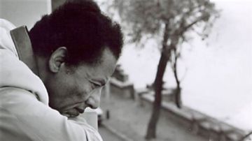 مصطفى محمود يحذر من مخاطر الفيروسات المصنعة معمليا فيديو