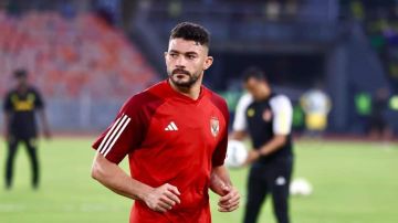 ياسر إبراهيم يعود لخط دفاع الاهلي في مواجهة زد بالدوري ياسر إبراهيم يعود لخط دفاع الاهلي في مواجهة زد بالدوري