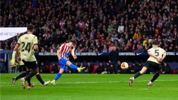 أتلتيكو مدريد يمطر شباك برشلونة برباعية في شوط أول مثير بكأس الملك أتلتيكو مدريد يمطر شباك برشلونة برباعية في شوط أول مثير بكأس الملك