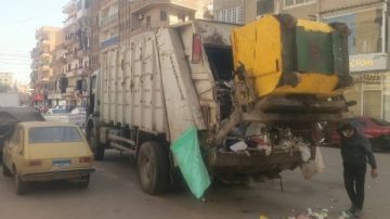 استمرار حملات النظافة اليومية ورفع المخلفات بحي شرق كفر الشيخ