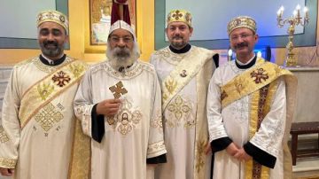 الأنبا رافائيل يرسم ثلاثة دياكونيين بالكنيسة المرقسية بالأزبكية