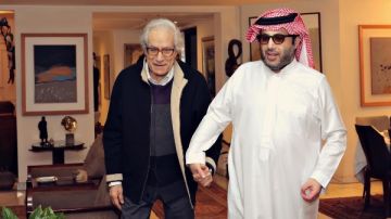 فاروق حسني بعد زيارة تركي آل الشيخ لمنزله: سعدت اليوم كثيرا فاروق حسني بعد زيارة تركي آل الشيخ لمنزله: سعدت اليوم كثيرا