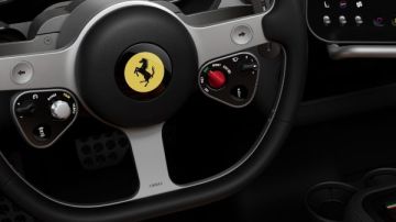 فيراري الكهربائية بمفتاح زجاجي وأزرار تحاكي صوت السلاح