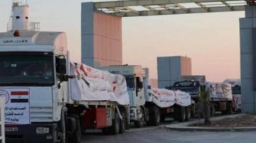 قافلة مساعدات زاد العزة الـ 138 تدخل إلى الفلسطينيين بقطاع غزة