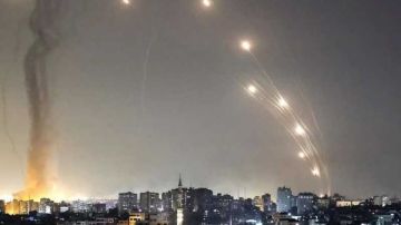 إعلام عبري: نقل كبار الوزراء الإسرائيليين إلى ملاجئ محصنة تحت الأرض إعلام عبري: نقل كبار الوزراء الإسرائيليين إلى ملاجئ محصنة تحت الأرض