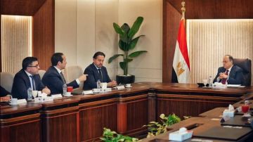 رئيس هيئة الدواء يبحث مع شركة أبوت خطط توطين الصناعة الدوائية في مصر