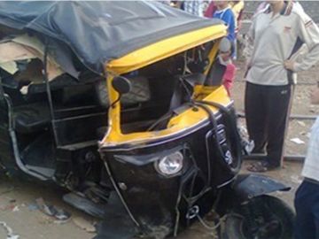 مصـ.رع شاب وإصابة آخر فى حادث انقلاب توك توك داخل ترعة بقنا