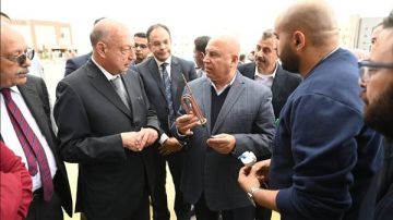 وزير النقل يوجه باتخاذ الإجراءات القانونية ضد أي منشأة صناعية وهمية تعمل عشوائيا وزير النقل يوجه باتخاذ الإجراءات القانونية ضد أي منشأة صناعية وهمية تعمل عشوائيا