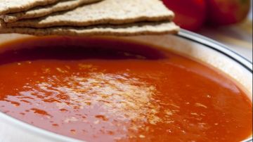 طريقة عمل شوربة الطماطم بالكريمة طريقة عمل شوربة الطماطم بالكريمة