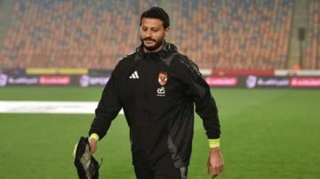 محمد الشناوي يحرس مرمى الأهلي أمام زد في الدوري