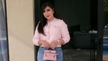 بوسي تستعرض أناقتها بإطلالة كاجوال.. شاهد