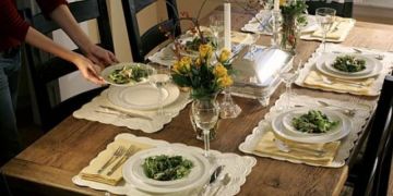 عزومات رمضان.. كرم أصيل يجدد الروابط العائلية أم ضغط اجتماعي يرهق الميزانية؟