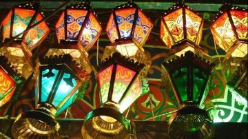 فانوس رمضان.. هل يندثر أمام المنافسة الصينية في مصر؟ فانوس رمضان.. هل يندثر أمام المنافسة الصينية في مصر؟