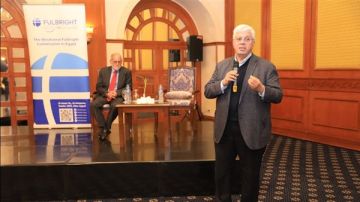 وزير التعليم العالي: برنامج فولبرايت يمثل جسرا حضاريا وعلميا بين مصر وأمريكا وزير التعليم العالي: برنامج فولبرايت يمثل جسرا حضاريا وعلميا بين مصر وأمريكا