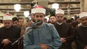 أصغر إمام قبلة.. الطالب محمد رضا يؤم المصلين بالجامع الأزهر في الليلة السادسة من رمضان أصغر إمام قبلة.. الطالب محمد رضا يؤم المصلين بالجامع الأزهر في الليلة السادسة من رمضان