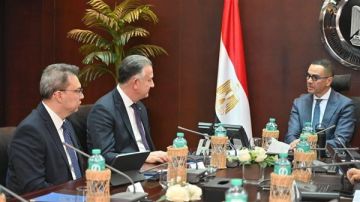 حسن الخطيب: مصر تتمتع بميزة تنافسية واضحة لجذب الاستثمارات الصناعية حسن الخطيب: مصر تتمتع بميزة تنافسية واضحة لجذب الاستثمارات الصناعية