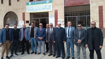 رئيس جامعة الأزهر يتفقد طب البنين والبنات بدمياط.. ويوجه بتوفير الخدمات الطبية للمواطنين