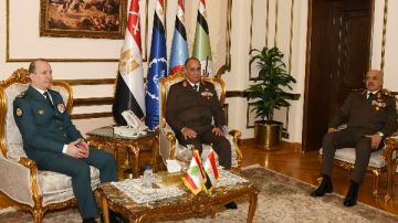 وزير الدفاع والإنتاج الحربى يلتقى قائد الجيش اللبناني لبحث تعزيز التعاون العسكري المشترك