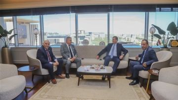 وزير الزراعة: التحديات الراهنة تفرض العمل بروح الفريق الواحد لتعظيم الإنتاجية الزراعية وزير الزراعة: التحديات الراهنة تفرض العمل بروح الفريق الواحد لتعظيم الإنتاجية الزراعية