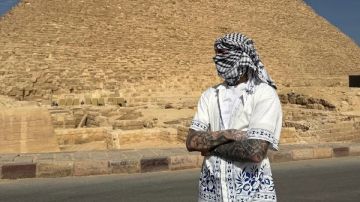 أليخاندرو جارناتشوةيشارك جمهوره رحلته لمعالم مصر السياحية