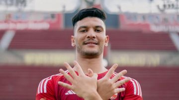 إعلامي يكشف مفاوضات نادي بلغاري مع أشرف داري