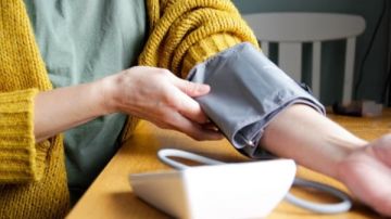 جيهان الدمرداش تقدم روشتة غذائية لمرضى ارتفاع ضغط الدم في رمضان .. خاص