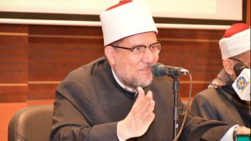 محمد مختار جمعة يقدم خالص التعازي إلى النائب محمد أبو العينين في وفاة شقيقته محمد مختار جمعة يقدم خالص التعازي إلى النائب محمد أبو العينين في وفاة شقيقته