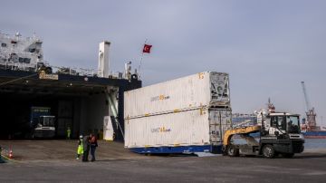 ميناء دمياط يستقبل 10 سفن حاويات وبضائع عامه