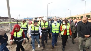 وزيرة التنمية المحلية ومحافظ الدقهلية يتفقدون مصنع معالجة وتدوير المخلفات بسندوب وزيرة التنمية المحلية ومحافظ الدقهلية يتفقدون مصنع معالجة وتدوير المخلفات بسندوب