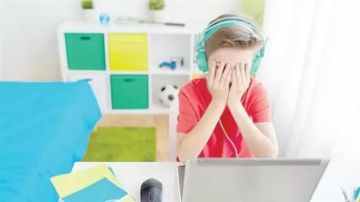 استشاري طب نفسي: التنمر الإلكتروني جريمة مكتملة الأركان استشاري طب نفسي: التنمر الإلكتروني جريمة مكتملة الأركان