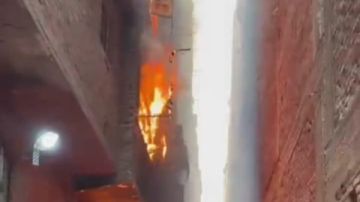 النيران امتدت لطابقين.. تفاصيل حريق مصنع عسلية في شبرا الخيمة النيران امتدت لطابقين.. تفاصيل حريق مصنع عسلية في شبرا الخيمة