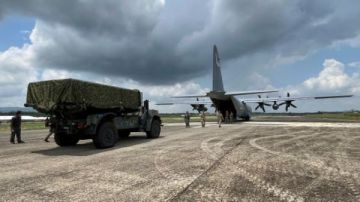 خلال مهام تدريبية..اصطدام طائرة عسكرية أمريكية بحاجز خرساني في الفلبين