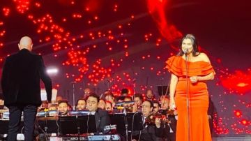 رحاب مطاوع في عباءة وردة بثاني أمسية لعيد الحب بالأوبرا