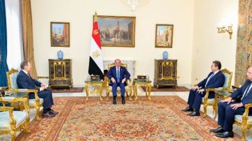 الرئيس السيسي يؤكد ضرورة تعزيز العمل المشترك بين مصر وروسيا لتجنب التصعيد بالمنطقة الرئيس السيسي يؤكد ضرورة تعزيز العمل المشترك بين مصر وروسيا لتجنب التصعيد بالمنطقة