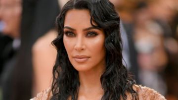 مشروب كيم كارداشيان الصحي الجديد يثير الجدل.. ما هو الباراكسانثين؟