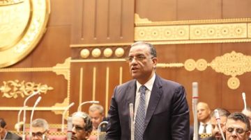 محمود مسلم يطالب الحكومة بتوضيح استراتيجيتها لحماية الأطفال رقميا