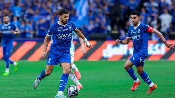 مواعيد مباريات اليوم.. الهلال يصطدم بشباب الأهلي وروما في اختبار صعب أمام كالياري