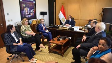 وفد جامعة دي مونتفورت البريطانية يزور مستشفى المنيرة