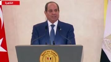 الرئيس السيسي: التطورات العالمية تستدعي تعميق توطين سلاسل الإمداد والاقتراب من الأسواق الرئيس السيسي: التطورات العالمية تستدعي تعميق توطين سلاسل الإمداد والاقتراب من الأسواق