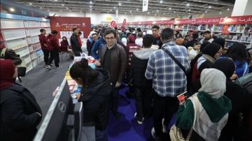 مدير معرض الكتاب: المبيعات تضاعفت مقارنة بالعام الماضي وعدد الزوار غير مسبوق مدير معرض الكتاب: المبيعات تضاعفت مقارنة بالعام الماضي وعدد الزوار غير مسبوق