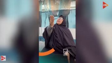 مسنة تبيع السبح في شوارع القاهرة تفوز بـ20 ألف جنيه من برنامج حياة كريمة مسنة تبيع السبح في شوارع القاهرة تفوز بـ20 ألف جنيه من برنامج حياة كريمة