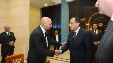 مصطفى مدبولي يؤدي واجب العزاء في الراحل مفيد شهاب