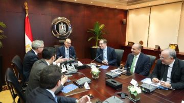 وزير الاستثمار يبحث مع رئيس شركة سكاتك النرويجية التعاون في مجال الطاقة المتجددة وزير الاستثمار يبحث مع رئيس شركة سكاتك النرويجية التعاون في مجال الطاقة المتجددة